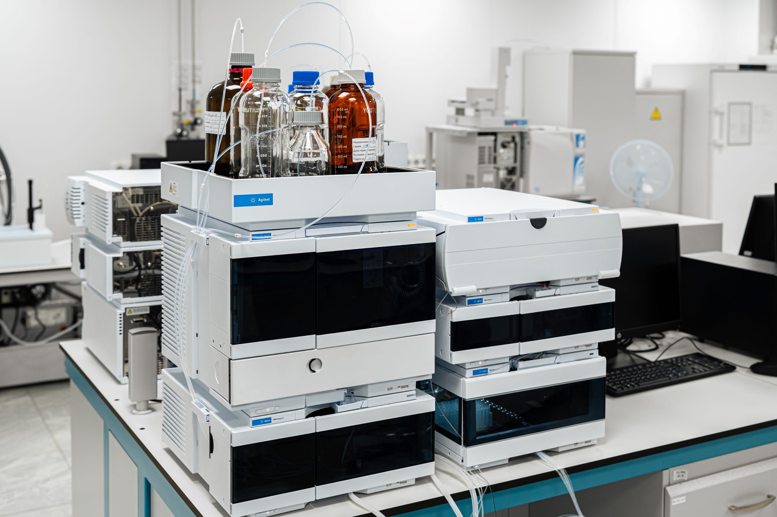 Хроматограф жидкостный аналитический с коллектором фракций 1260 Infinity II, производитель Agilent